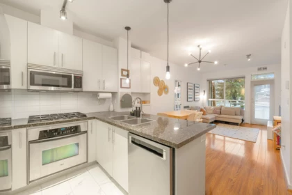 315 3551 Foster Avenue, Vancouver, BC, Vancouver — Apartment/Condo for sale