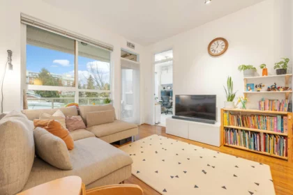 315 3551 Foster Avenue, Vancouver, BC, Vancouver — Apartment/Condo for sale
