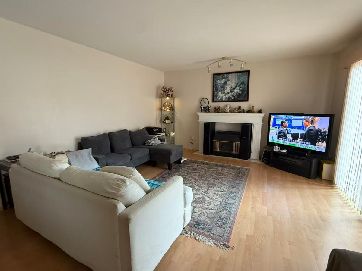 Kitchen Photo of 3830 Mckay Drive, Richmond, BC