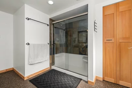Entry Foyer Photo of 18058 57a Avenue, Surrey, BC