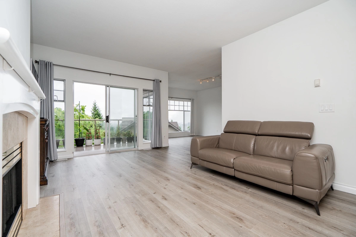 Dining Area Photo of 32 2979 Panorama Drive, Coquitlam, BC