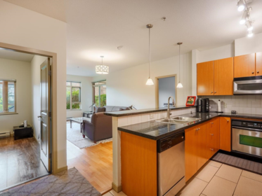 105 100 Capilano Road, Port Moody, BC, Port Moody — Apartment/Condo for sale