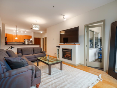 105 100 Capilano Road, Port Moody, BC, Port Moody — Apartment/Condo for sale