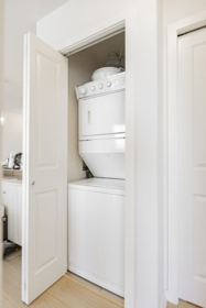 Kitchen Island Photo of 1607 8460 Granville Avenue, Richmond, BC