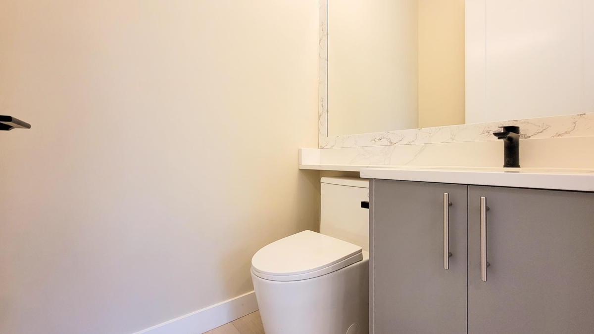 Primary Bathroom Photo of 3433 E 23rd Avenue, Vancouver, BC