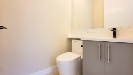 Primary Bathroom Photo of 3433 E 23rd Avenue, Vancouver, BC