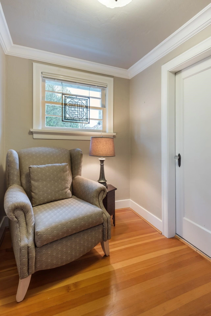 Entry Foyer Photo of 438 Fourth Street, New Westminster, BC