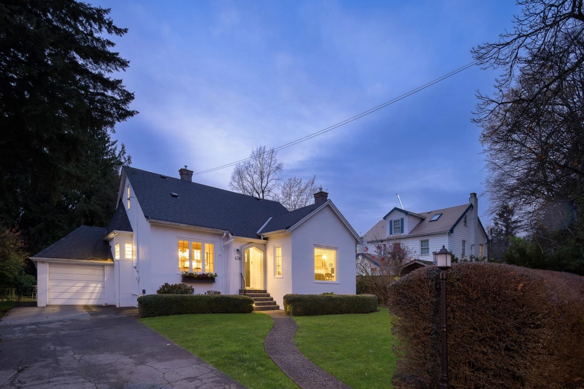 Hot Tub / Spa Photo of 438 Fourth Street, New Westminster, BC