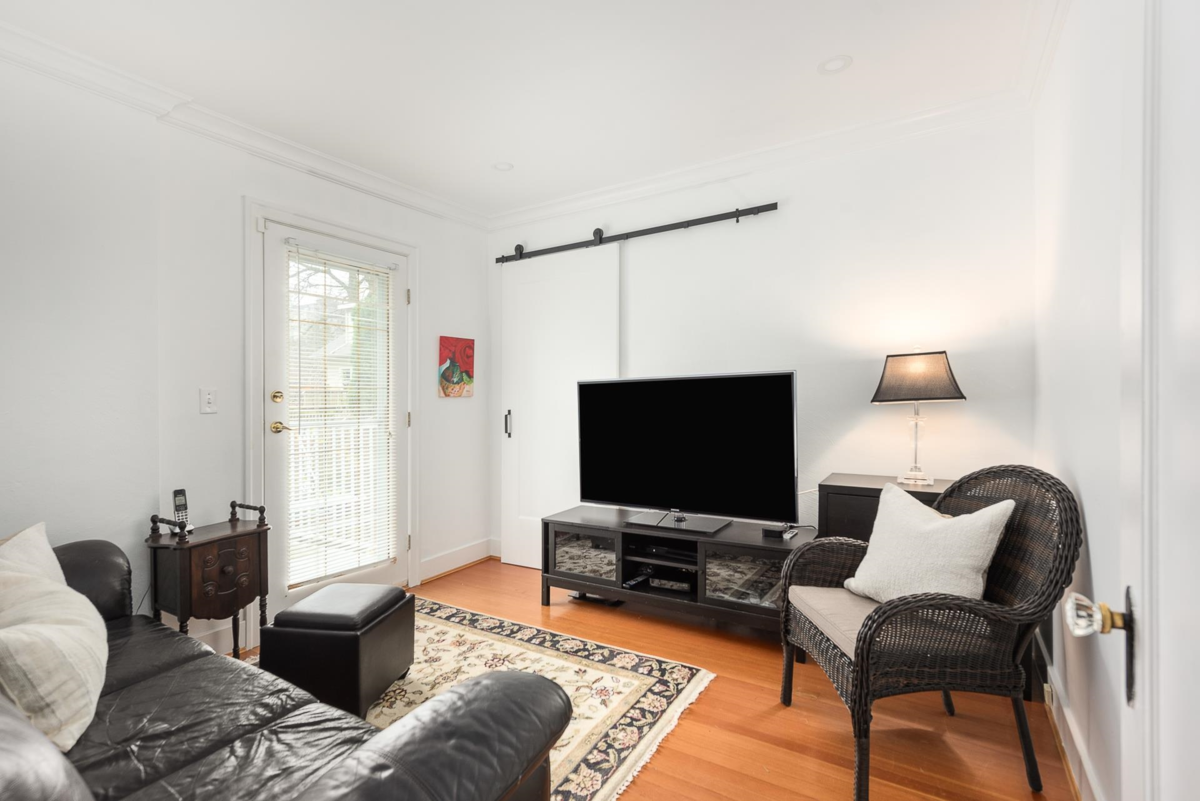 Powder Room Photo of 438 Fourth Street, New Westminster, BC