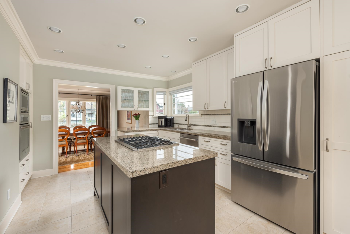 Primary Bathroom Photo of 438 Fourth Street, New Westminster, BC