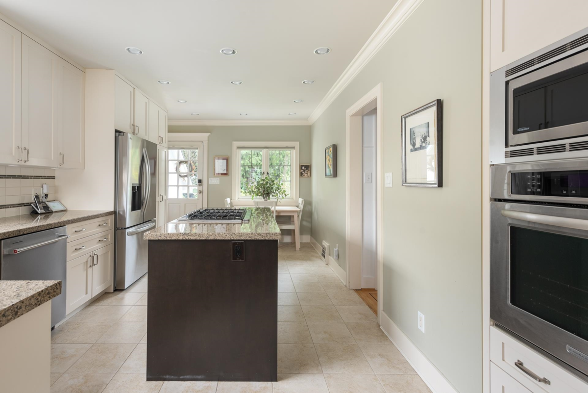 Walk-In Closet Photo of 438 Fourth Street, New Westminster, BC