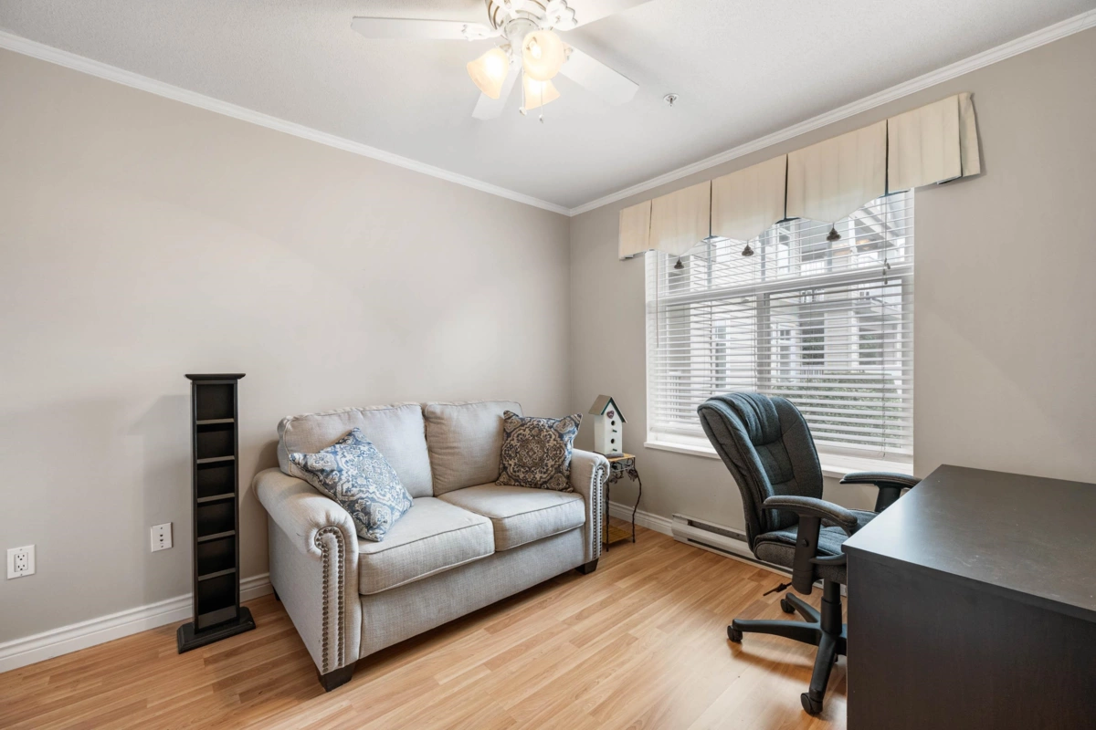 Entry Foyer Photo of 209 4770 52a Street, Ladner, BC