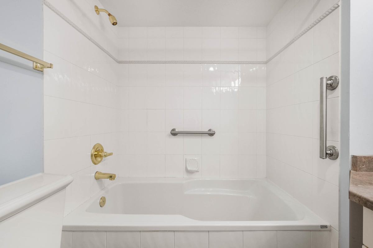 Laundry Room Photo of 209 4770 52a Street, Ladner, BC