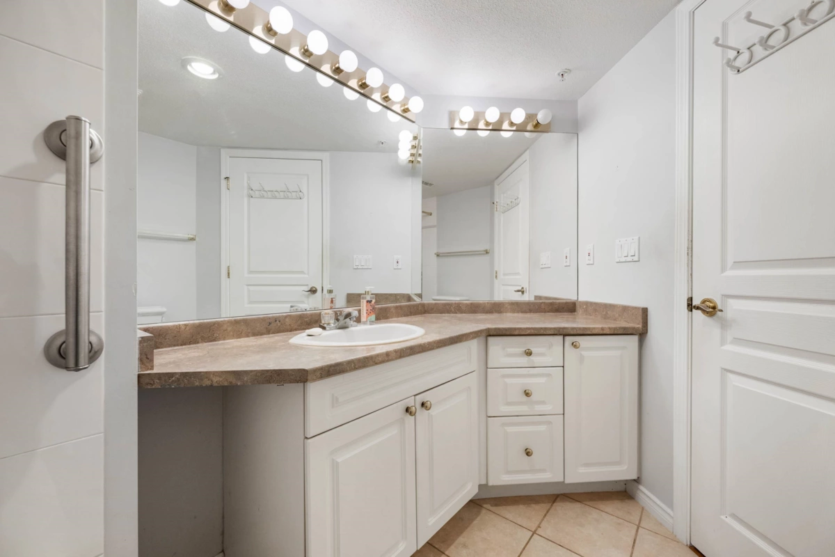 Mudroom Photo of 209 4770 52a Street, Ladner, BC