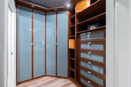 Hallway Photo of 1521 Chartwell Drive, West Vancouver, BC