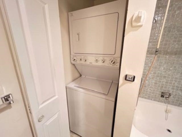 Primary Bathroom Photo of 313 3901 Carrigan Court, Burnaby, BC