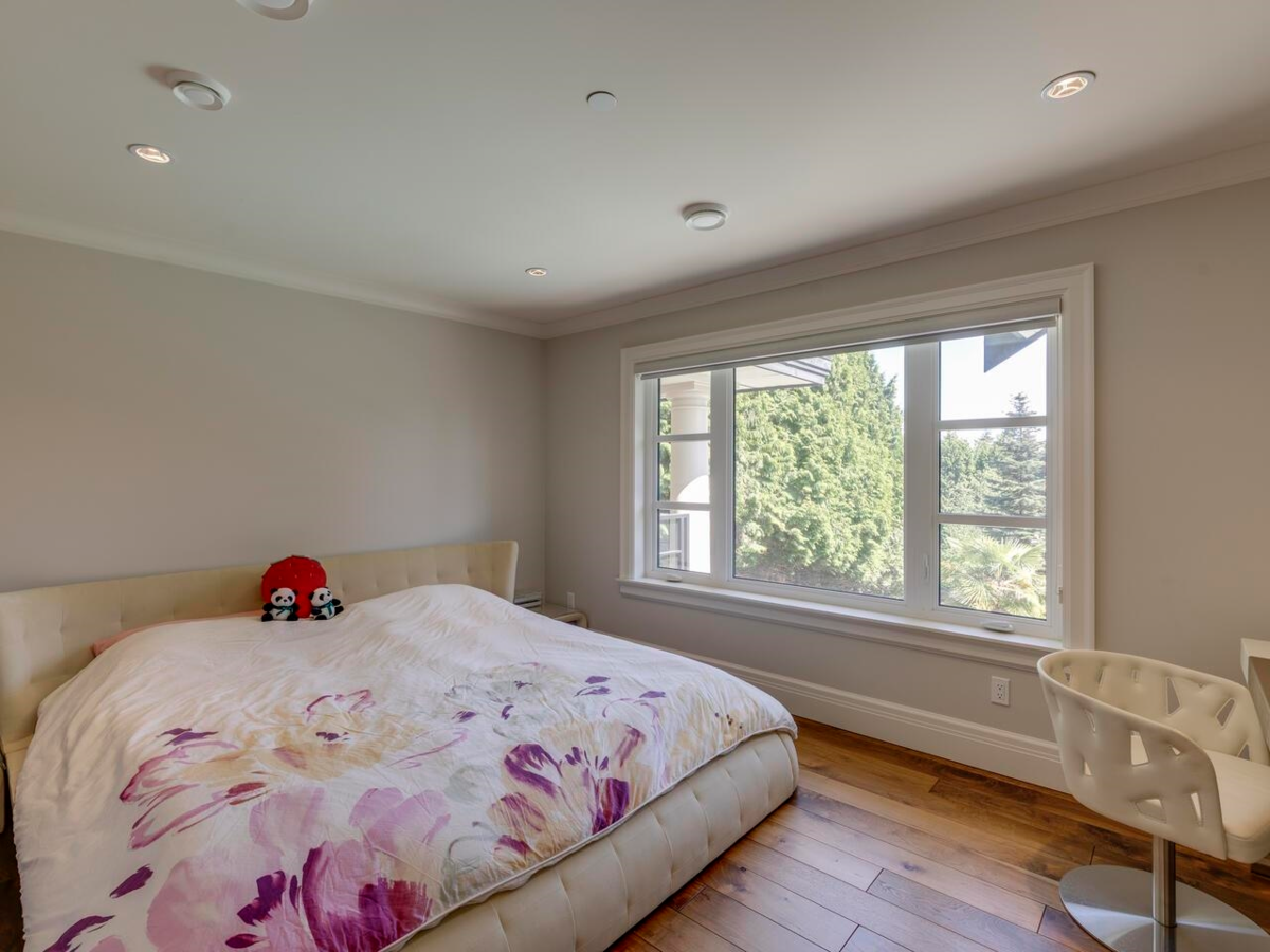 Backyard Photo of 607 Glenmaroon Road, West Vancouver, BC