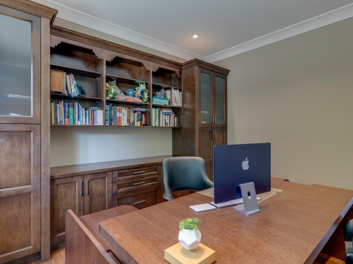 Entry Foyer Photo of 607 Glenmaroon Road, West Vancouver, BC
