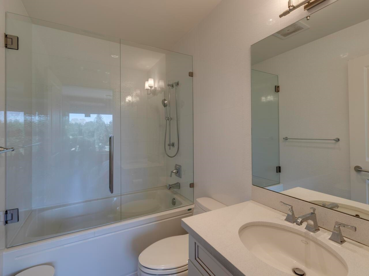 Front Yard Photo of 607 Glenmaroon Road, West Vancouver, BC