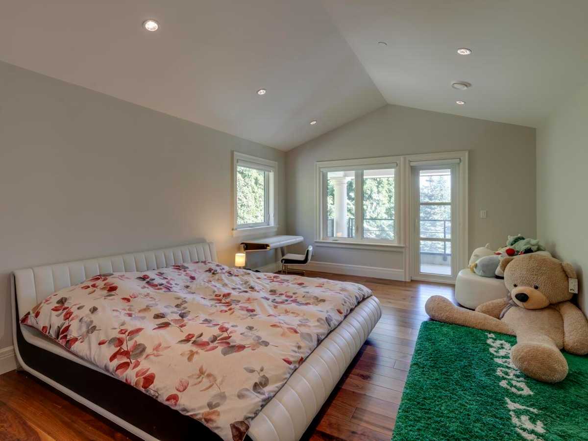 Garden / Landscaping Photo of 607 Glenmaroon Road, West Vancouver, BC