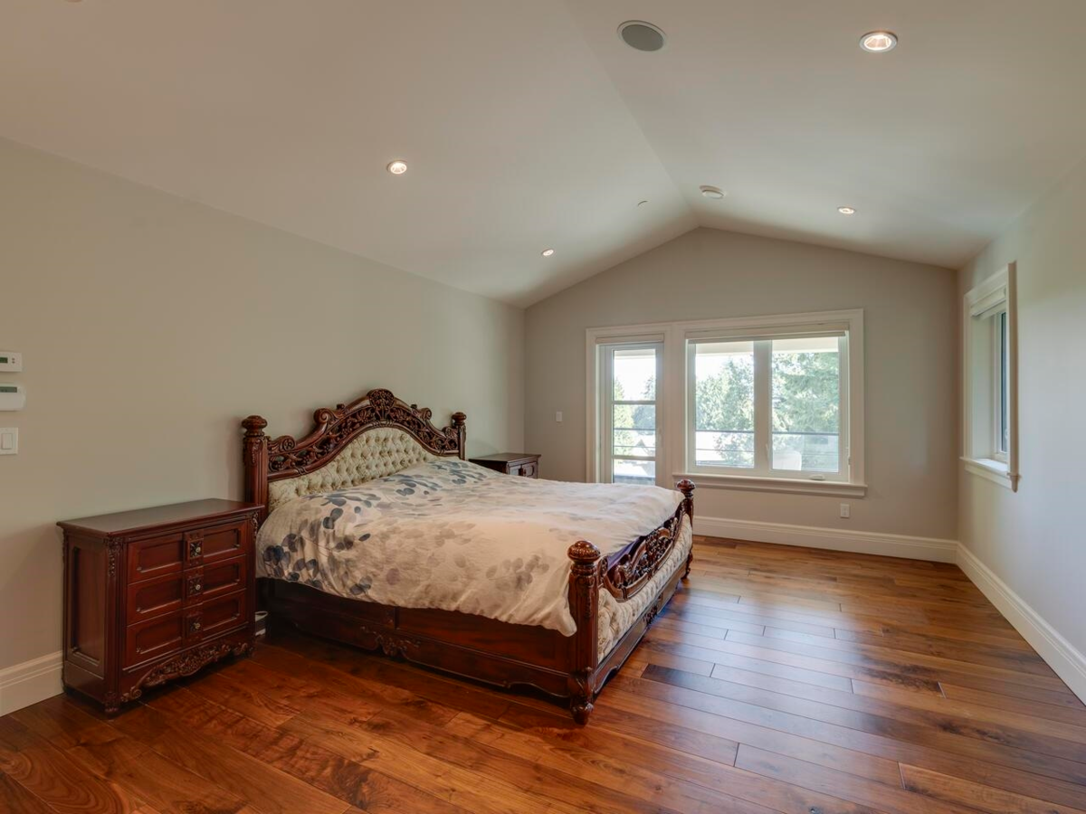 Hallway Photo of 607 Glenmaroon Road, West Vancouver, BC