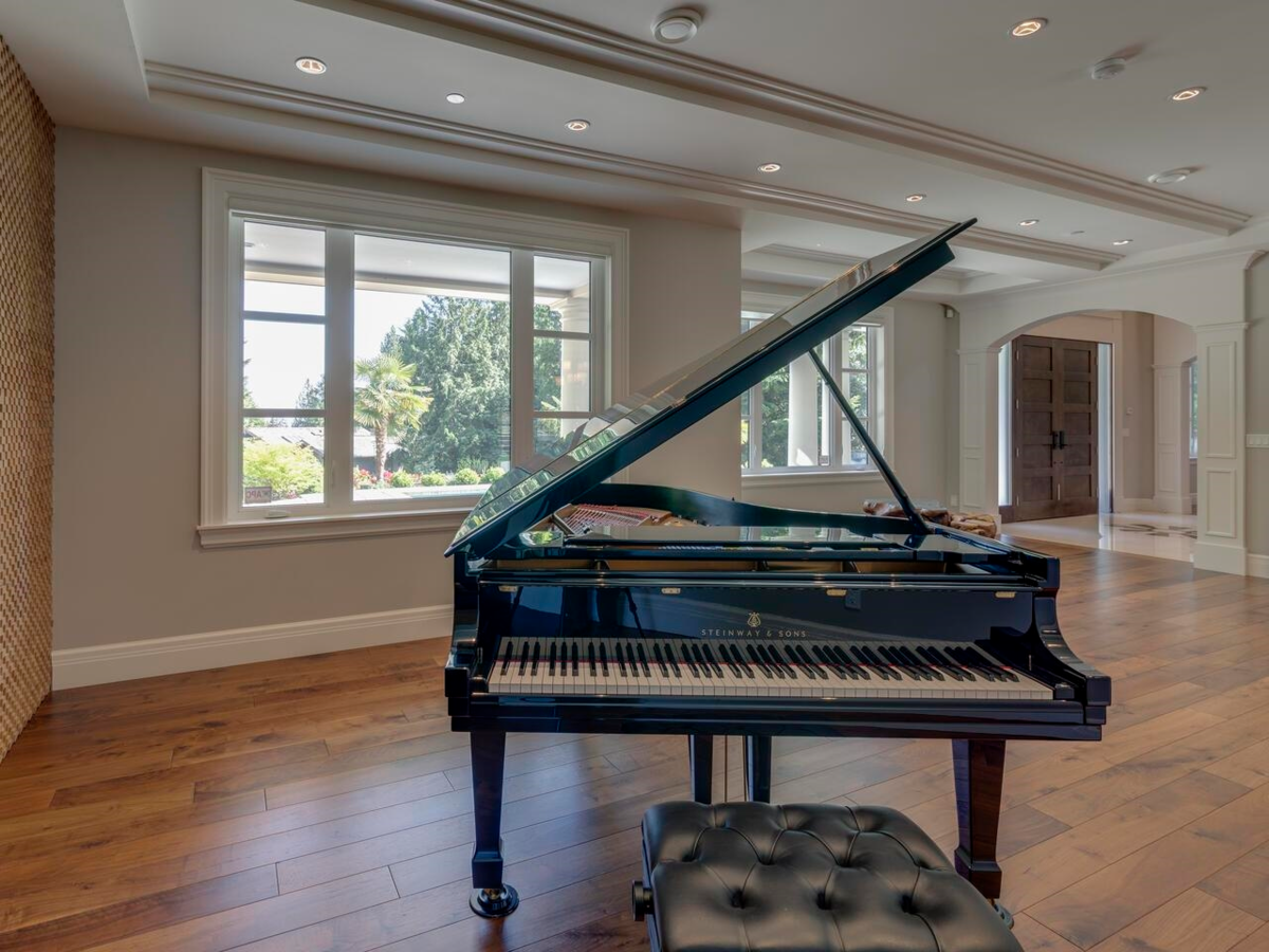 Kitchen Photo of 607 Glenmaroon Road, West Vancouver, BC