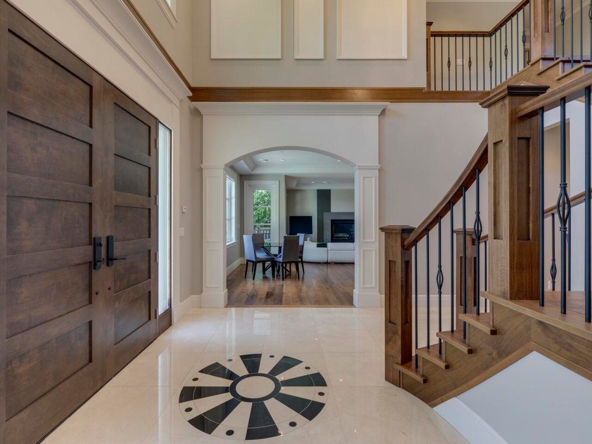 Living Room Photo of 607 Glenmaroon Road, West Vancouver, BC