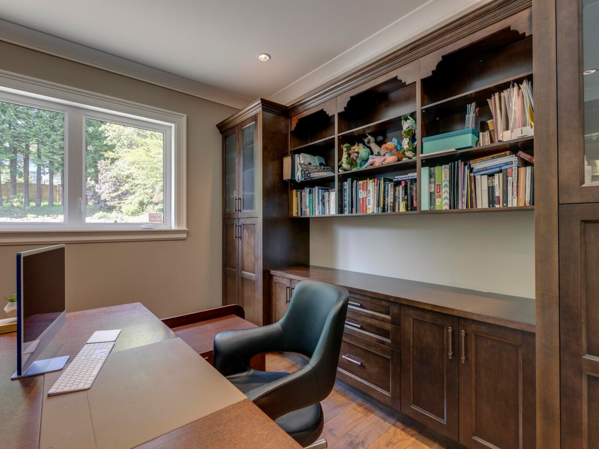 Mudroom Photo of 607 Glenmaroon Road, West Vancouver, BC