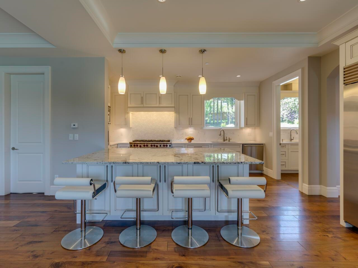 Primary Bathroom Photo of 607 Glenmaroon Road, West Vancouver, BC