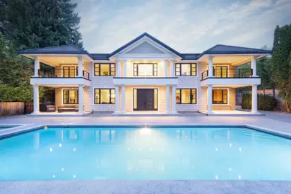 Front exterior of 607 Glenmaroon Road, West Vancouver, BC