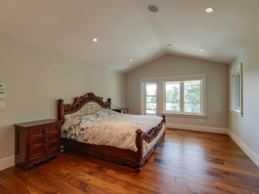Hallway Photo of 607 Glenmaroon Road, West Vancouver, BC
