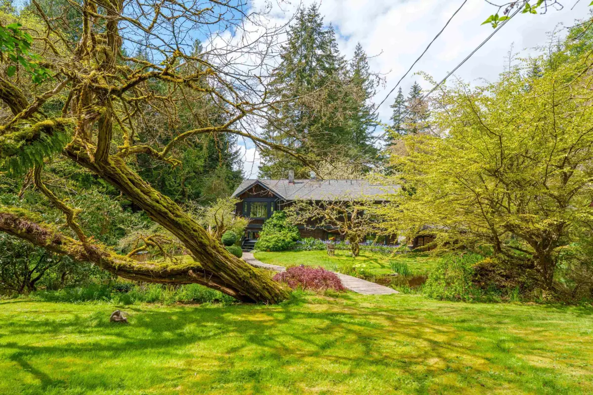 Living Room Photo of 1531 Lockyer Road, Roberts Creek, BC