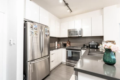 Kitchen Photo of 110 15168 33 Avenue, Surrey, BC