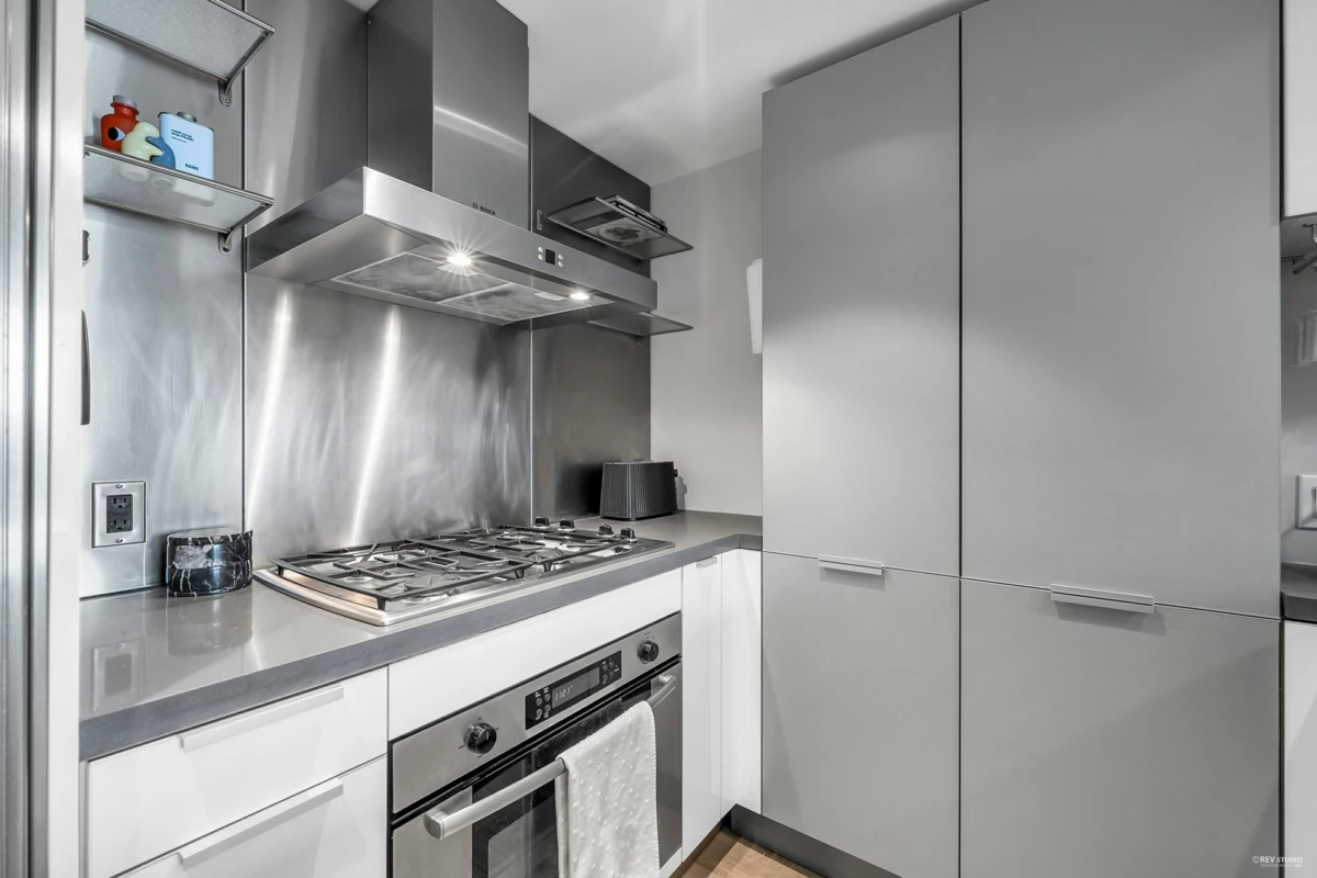 Walk-In Closet Photo of 1907 788 Richards Street, Vancouver, BC