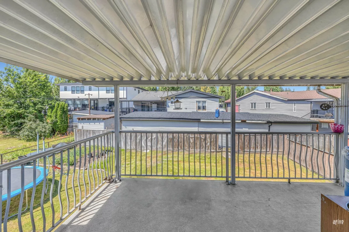 Hallway Photo of 14373 66 Avenue, Surrey, BC