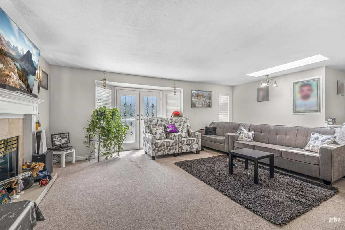 Kitchen Photo of 14373 66 Avenue, Surrey, BC