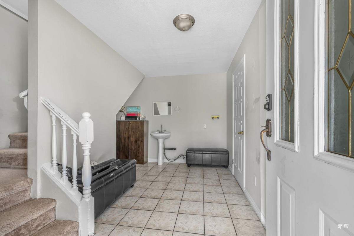 Living Room Photo of 14373 66 Avenue, Surrey, BC