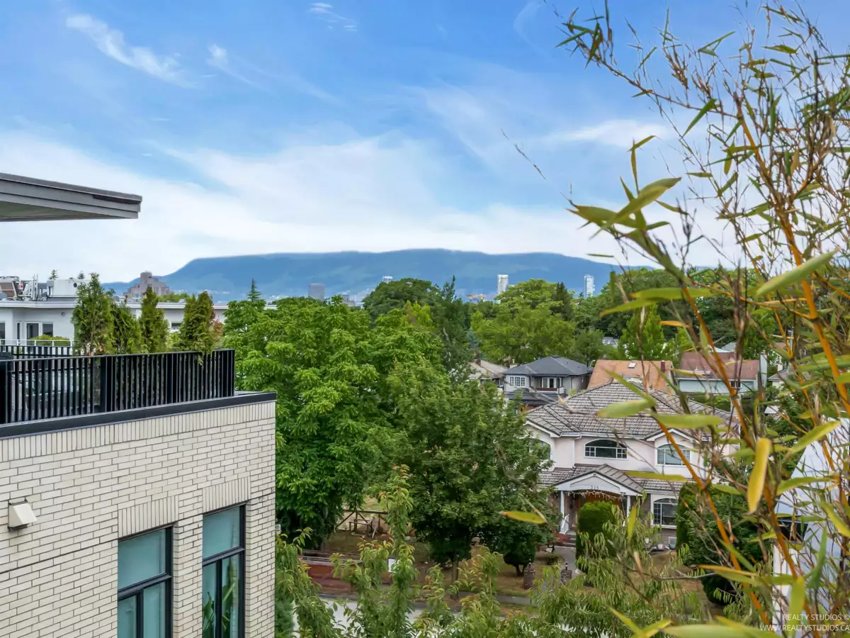 Backyard Photo of 405 288 W King Edward Avenue, Vancouver, BC