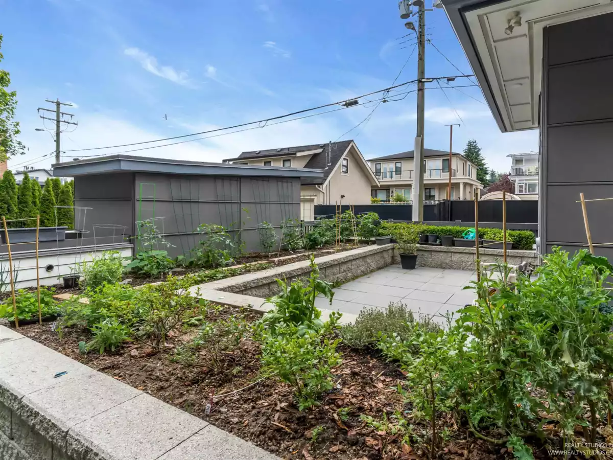 Hot Tub / Spa Photo of 405 288 W King Edward Avenue, Vancouver, BC