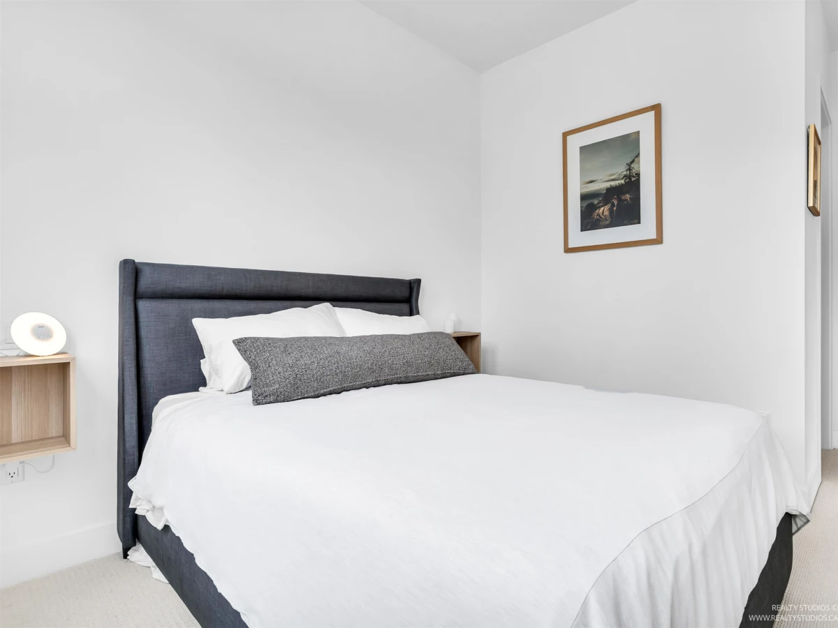 Kitchen Island Photo of 405 288 W King Edward Avenue, Vancouver, BC
