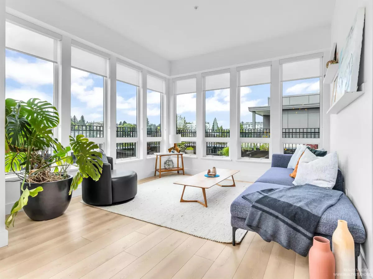 Living Room Photo of 405 288 W King Edward Avenue, Vancouver, BC