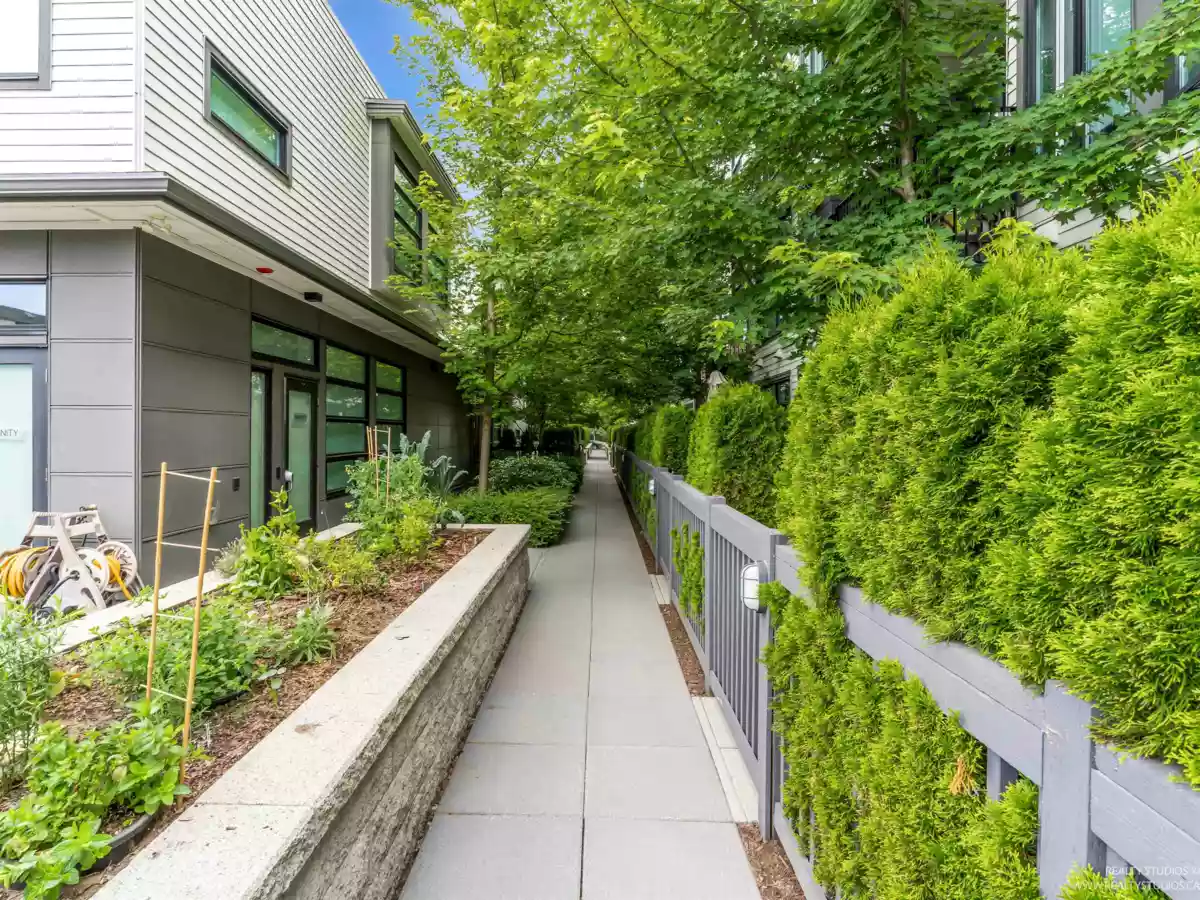 Swimming Pool Photo of 405 288 W King Edward Avenue, Vancouver, BC