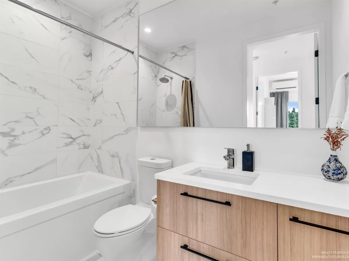 Walk-In Closet Photo of 405 288 W King Edward Avenue, Vancouver, BC