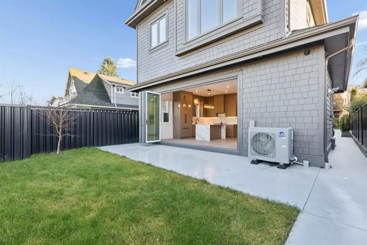 Dining Area Photo of 2 847 E 10 Avenue, Vancouver, BC