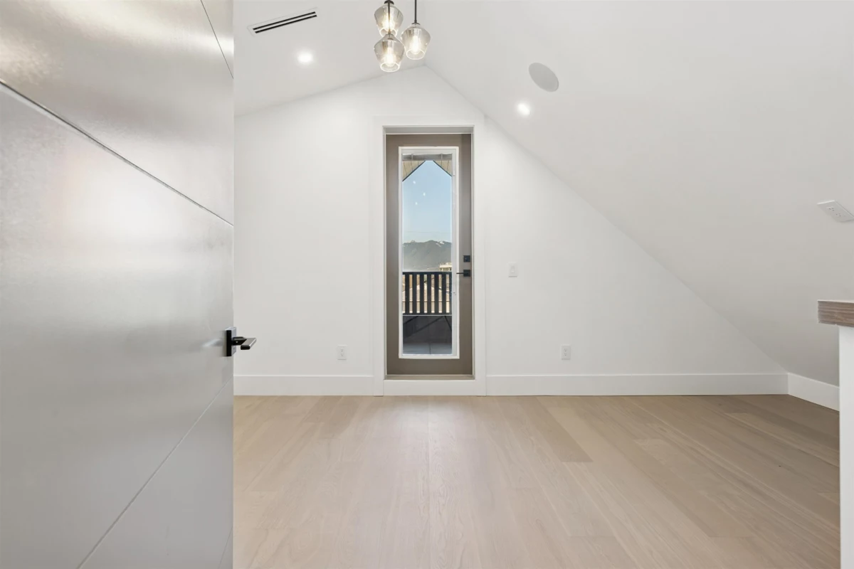 Front Yard Photo of 2 847 E 10 Avenue, Vancouver, BC