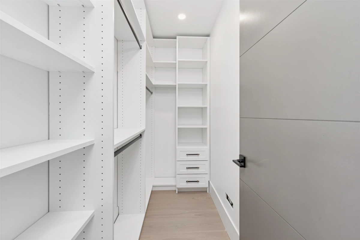 Hallway Photo of 2 847 E 10 Avenue, Vancouver, BC