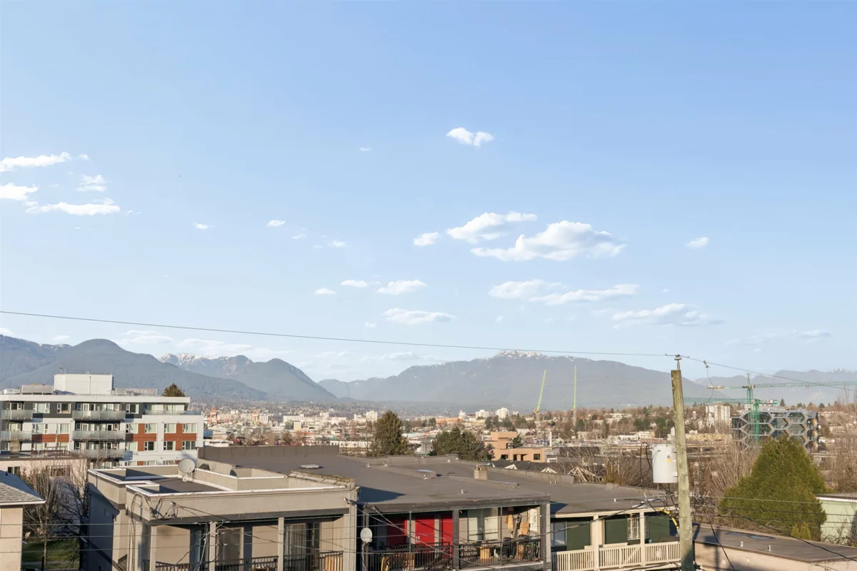 Hot Tub / Spa Photo of 2 847 E 10 Avenue, Vancouver, BC