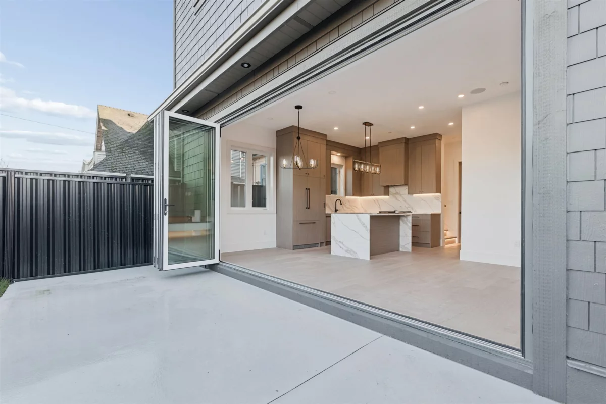 Kitchen Photo of 2 847 E 10 Avenue, Vancouver, BC