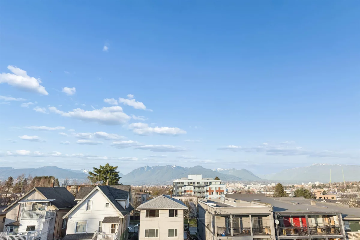 Mudroom Photo of 2 847 E 10 Avenue, Vancouver, BC