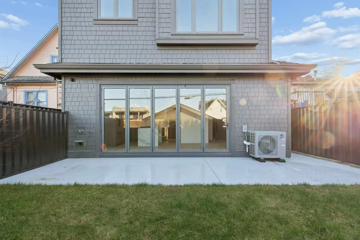 Street View Photo of 2 847 E 10 Avenue, Vancouver, BC